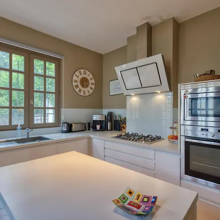 Fripouille - A 100 M De La *