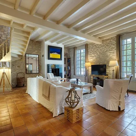 Fripouille - A 100 M De La